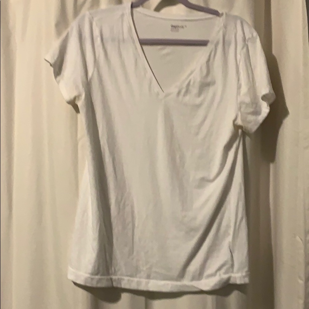 🍍5/$20🍍Súper soft Gab Body white V neck tee